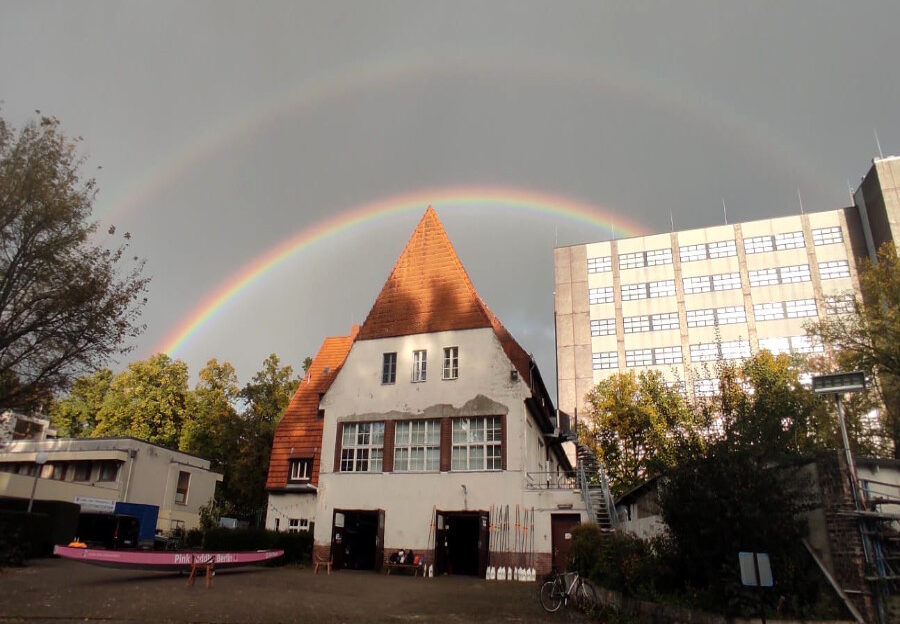 Bootshaus mit Regenbogen Ruder-Riege TV Waidmannslust