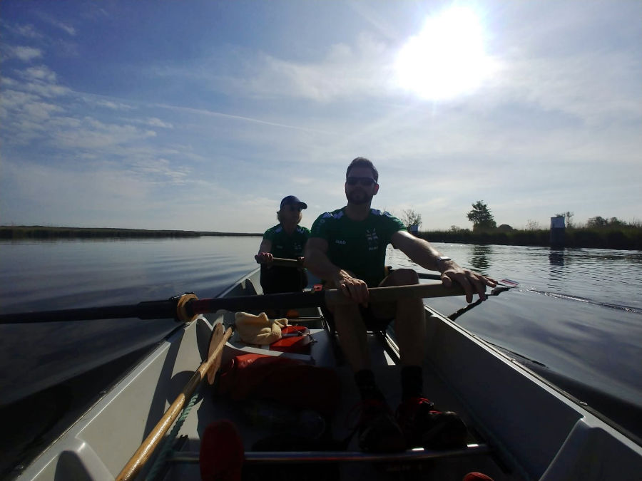 Inrigger Boot Rudern auf der Peene